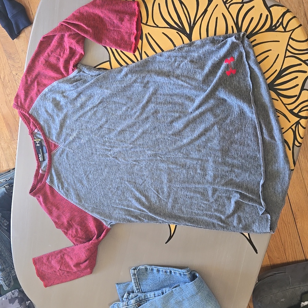 Under Armour Women's Heather Gray Tee with Maroon Raglan Sleeves